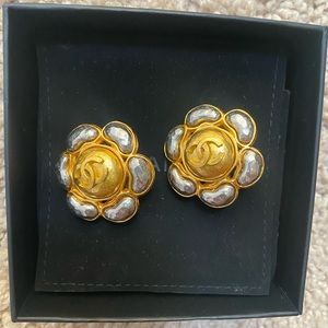 Chanel Vintage Flower Bean Clip Ons